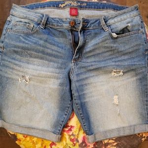 Womans Bermuda shorts